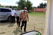 Minister Senzo Mchunu walking into the Imbizo at Dinokana Lehurutse Village 05